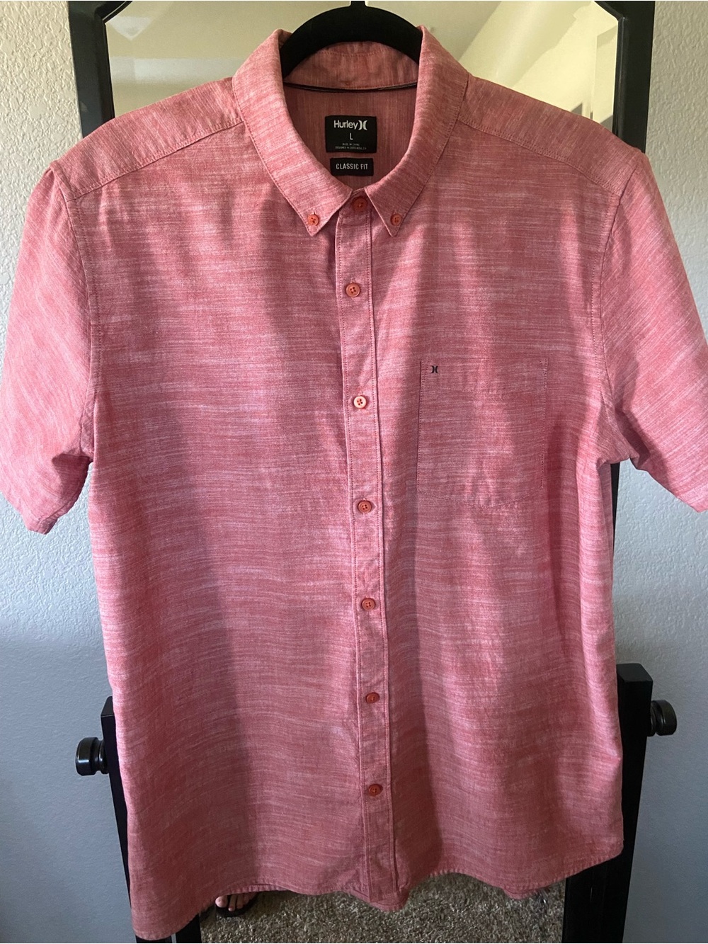 Hurley Men's Short Sleeve Button-Down Shirt in Heathered Red